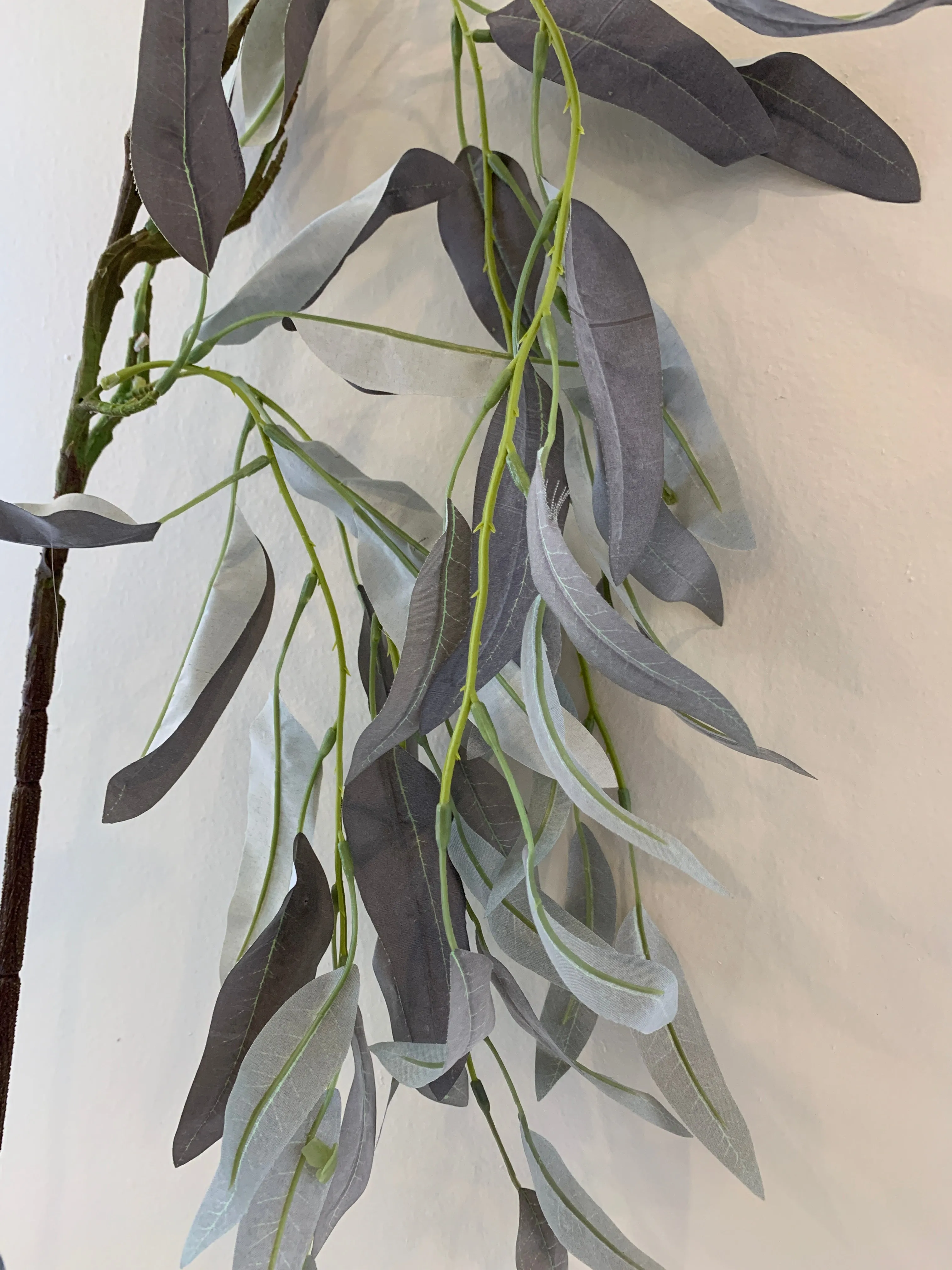LEA0090 Weeping Gum Blossom 121cm Grey
