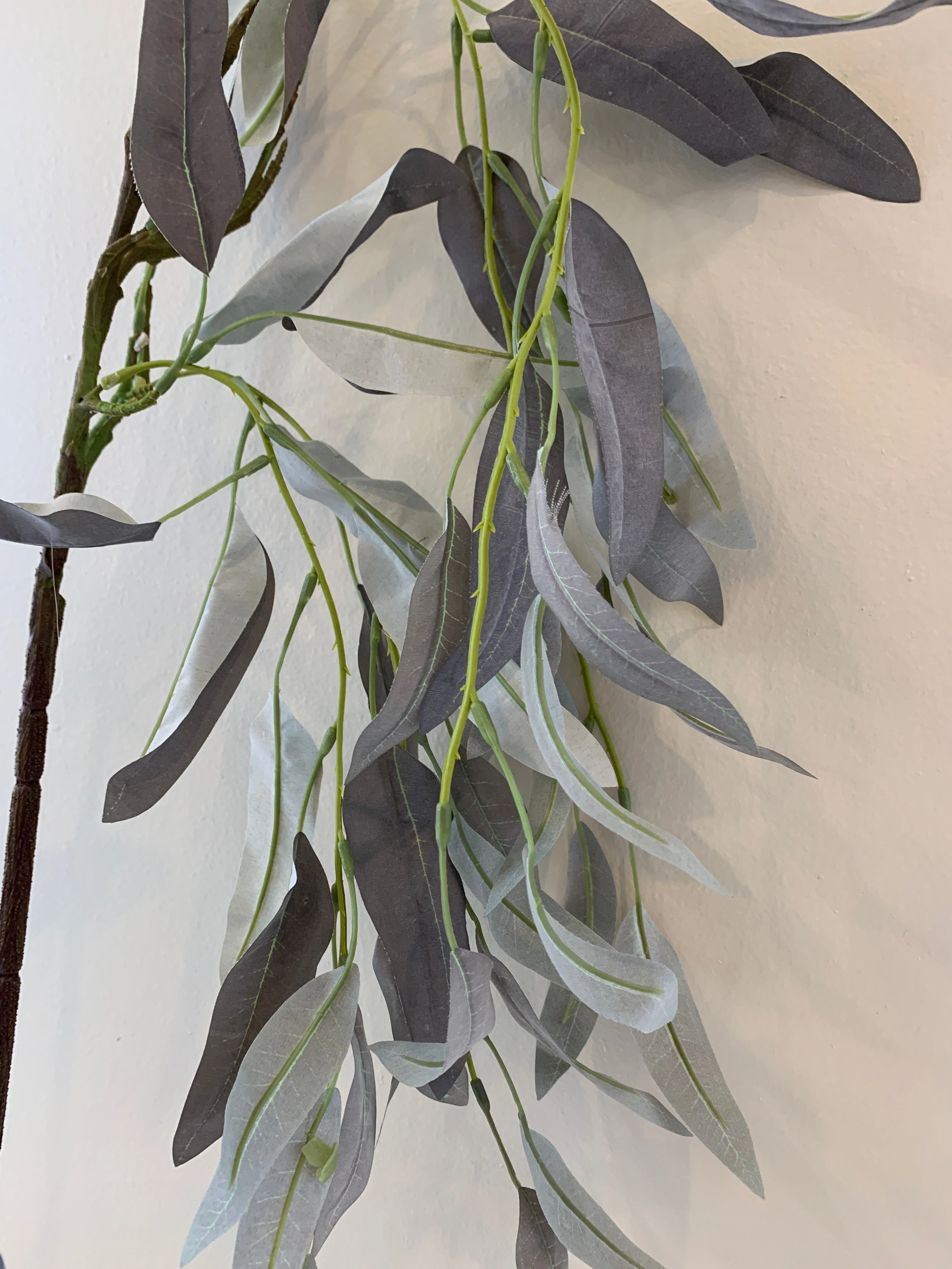 LEA0090 Weeping Gum Blossom 121cm Grey
