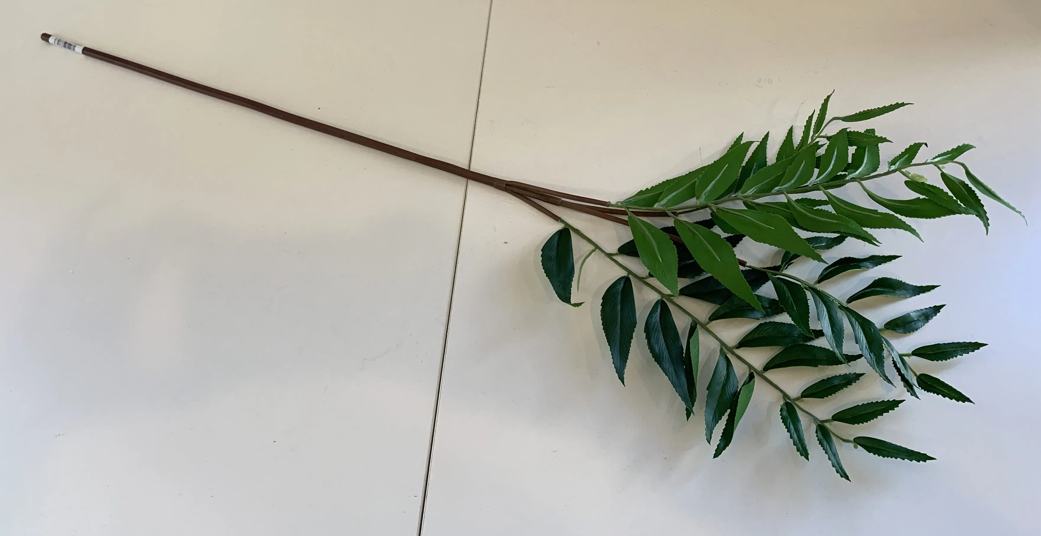 LEA0091 Nectarine Foliage 89cm Green