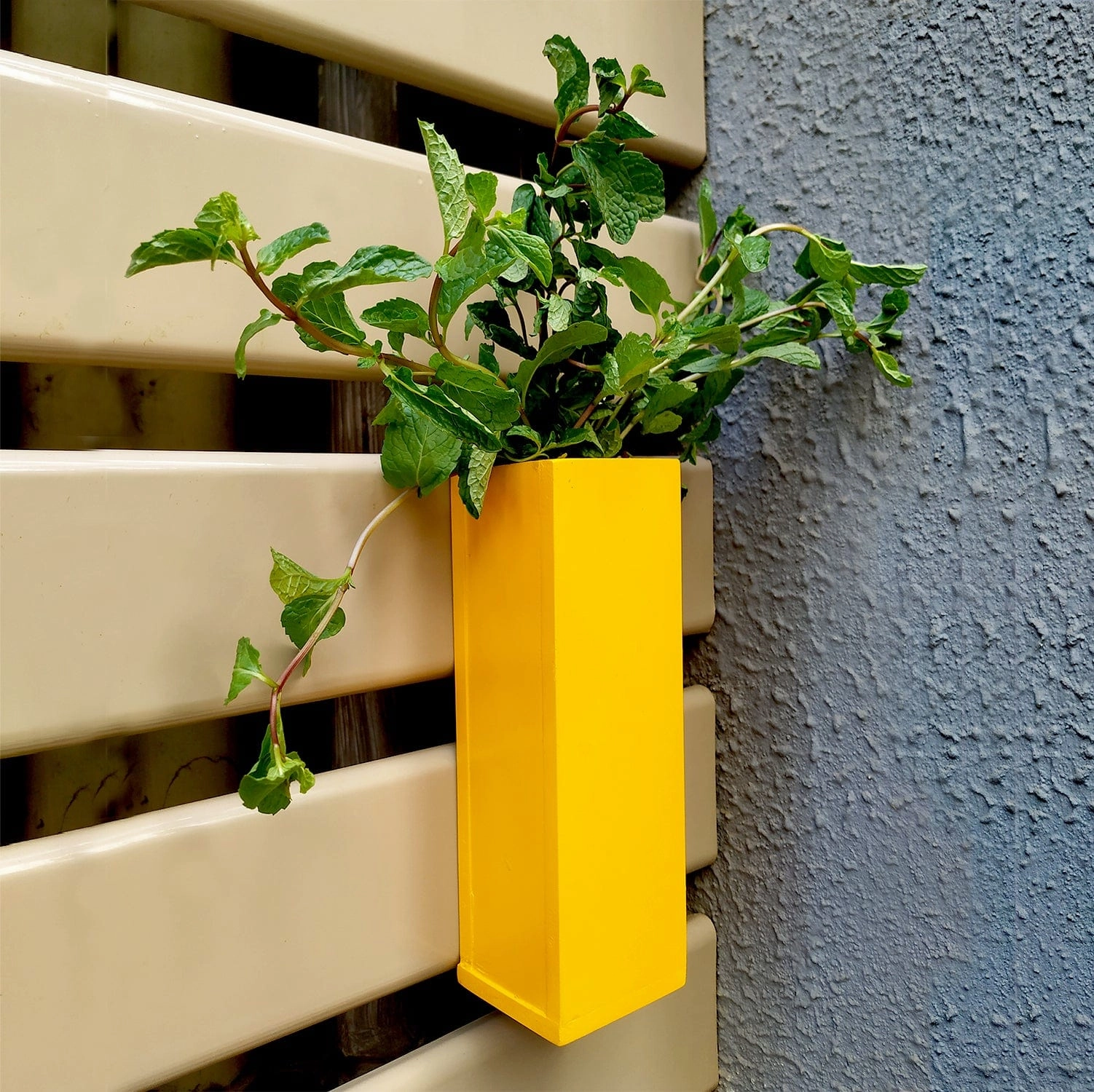 Magnetic Hydroponic or Artificial Plants Holder