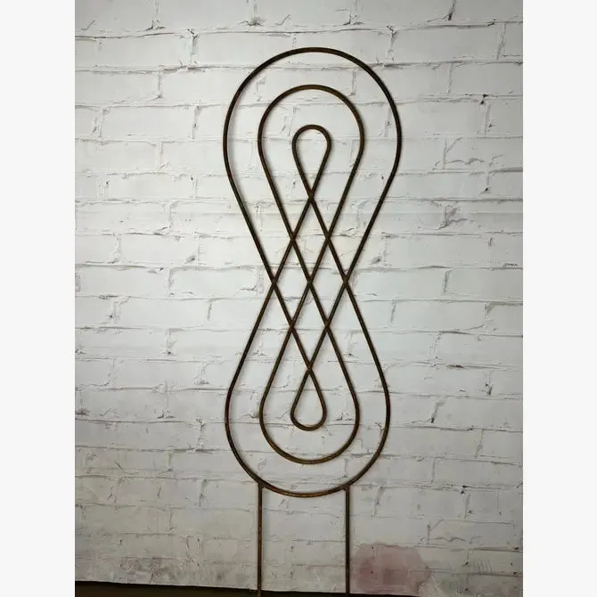 Metal Figure 8 Infinity Loop with Feet Decorative Yard Art