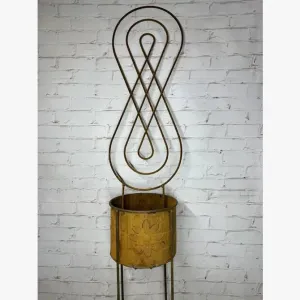 Metal Figure 8 Infinity Loop with Feet Decorative Yard Art decorative plants  