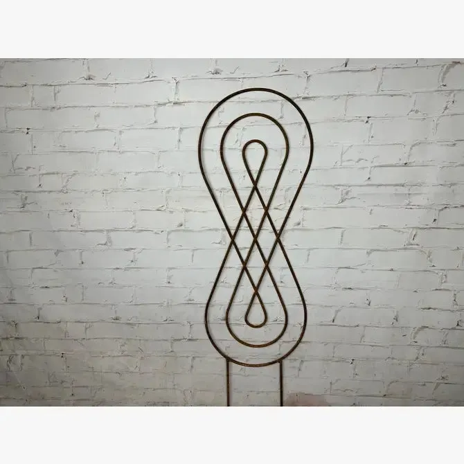 Metal Figure 8 Infinity Loop with Feet Decorative Yard Art