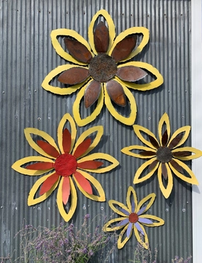 Metal Wall Flowers with Ring for Hanging on Back Set of 4 decorative plants  