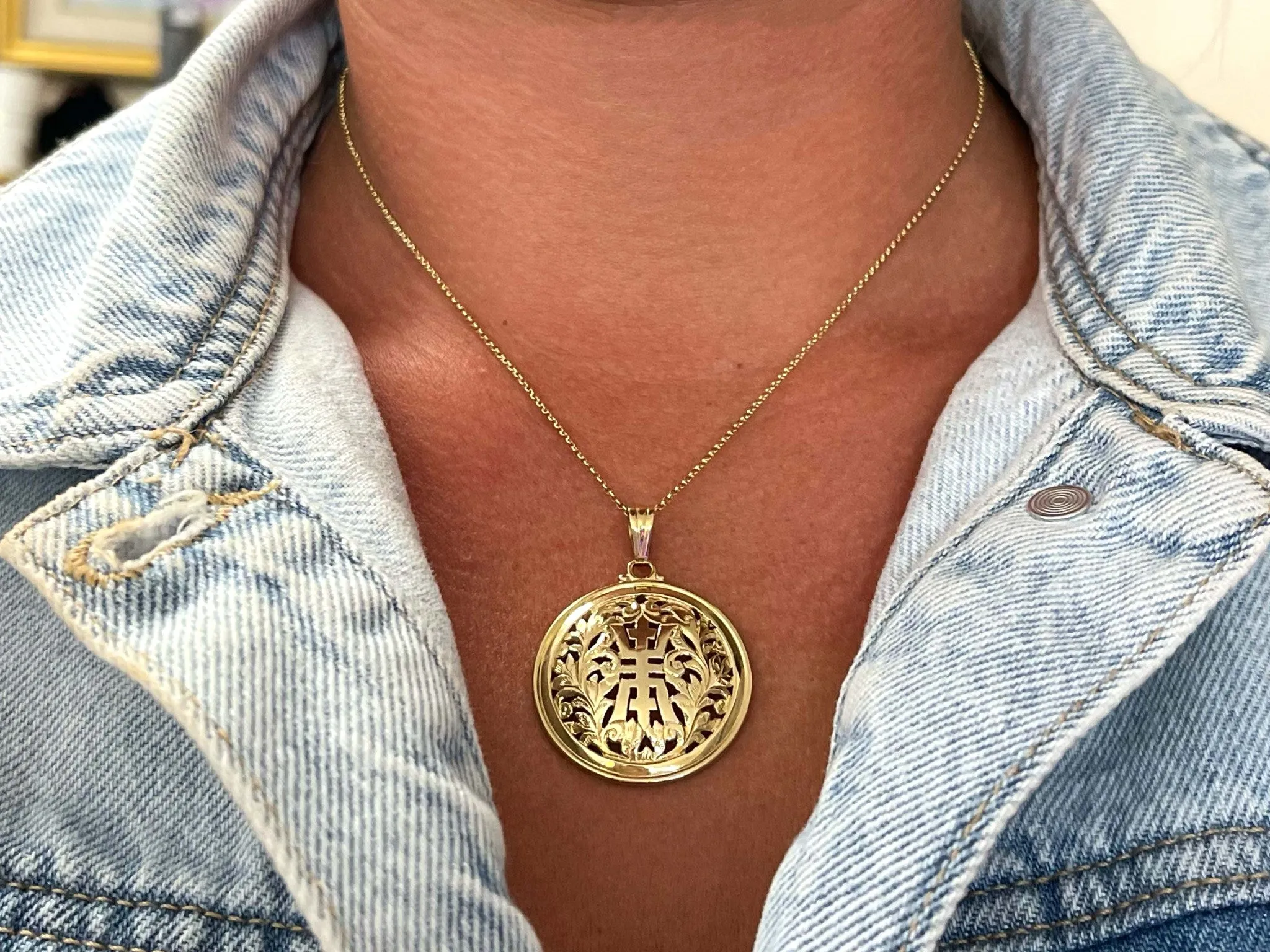 Mings Hawaii Long Life Round Pendant in 14k Yellow Gold with Chain