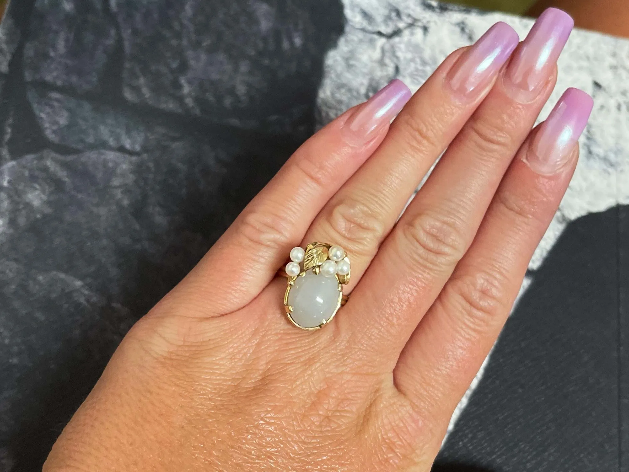 Mings Hawaii Oval Cabochon White Jade Pearl Leaf Ring 14k Yellow Gold