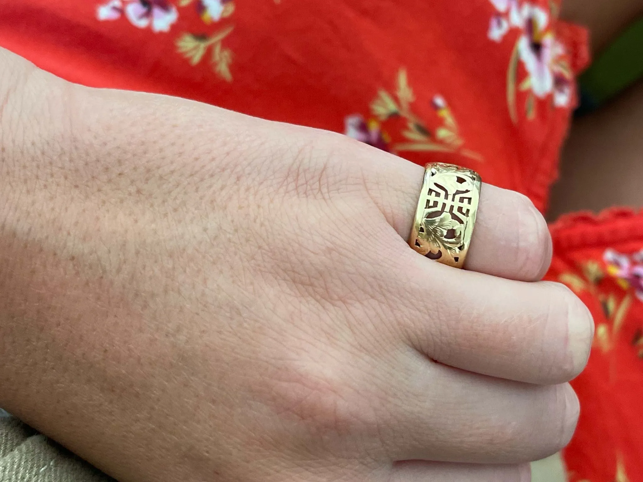 Mings Longevity Cutout Band Ring Solid Yellow Gold