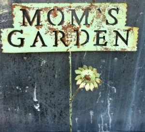 Mom's Garden Sign with Flower Design decorative plants  