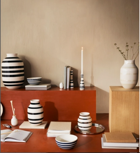 Omaggio - Tall Black Vase