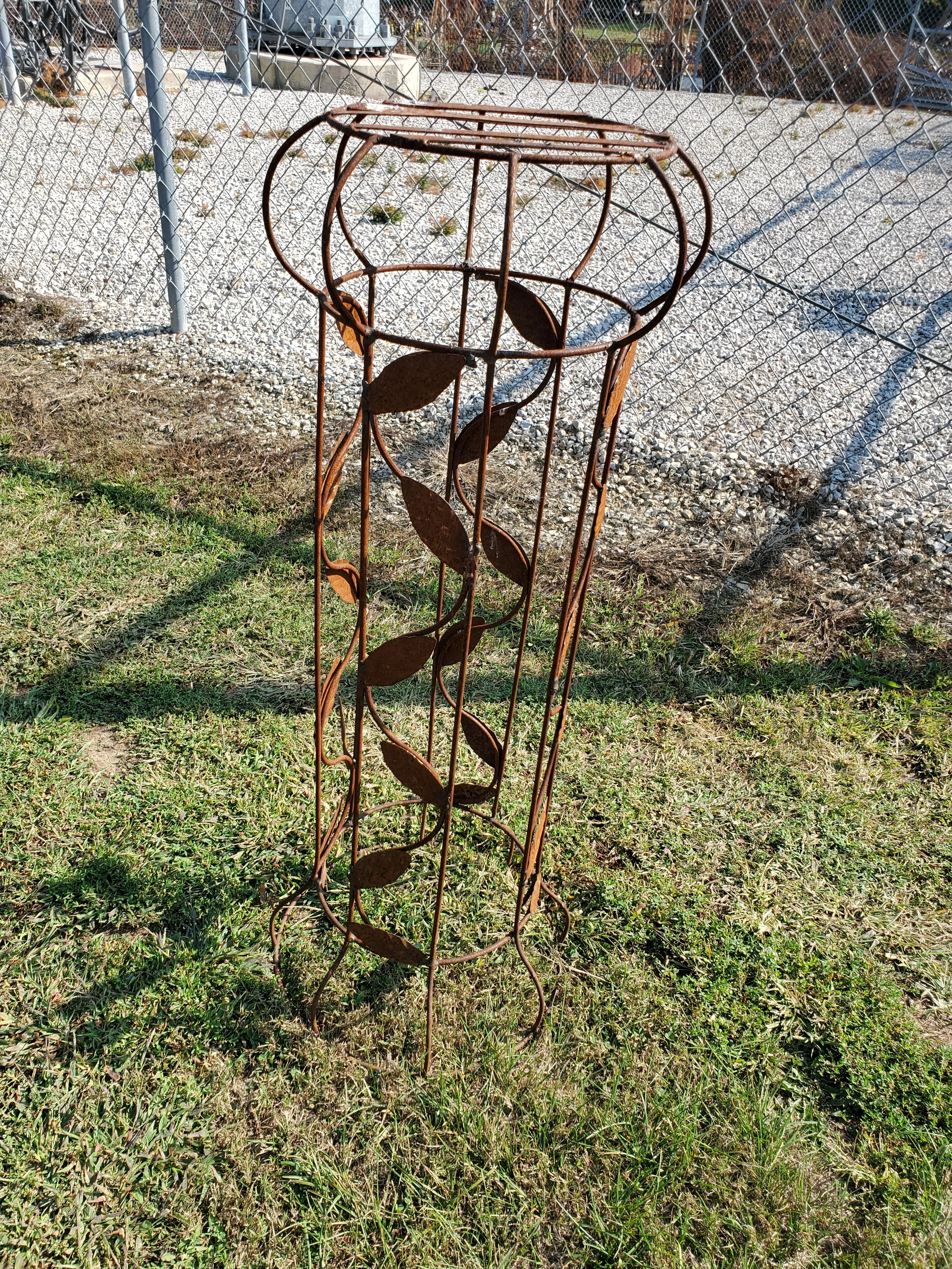 Pedestal with Leaves