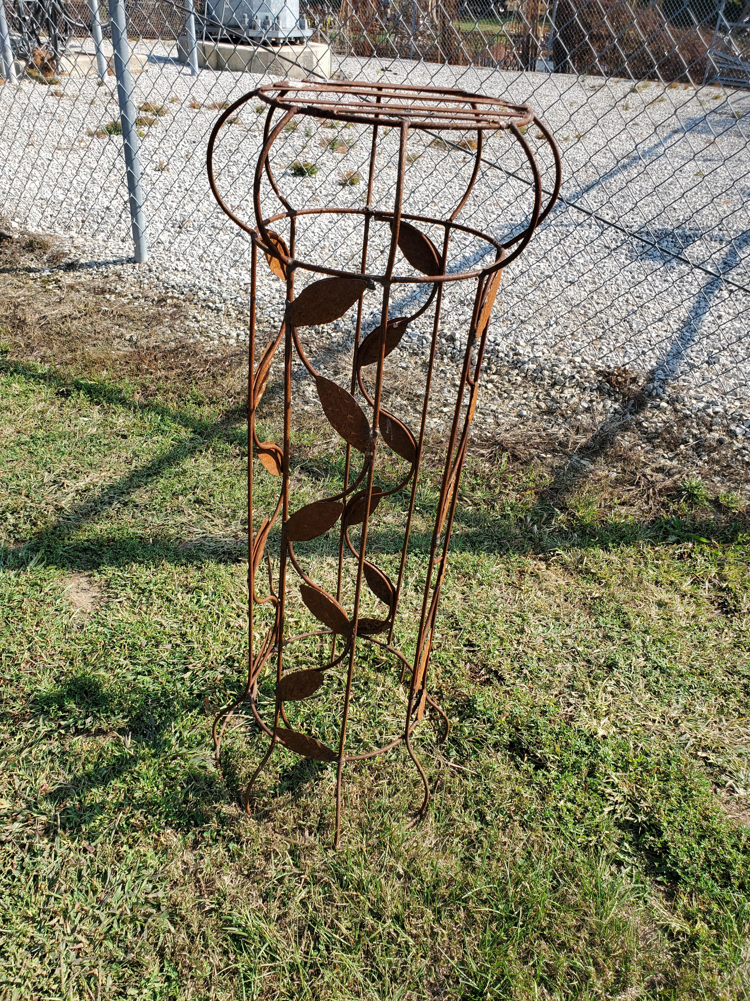 Pedestal with Leaves