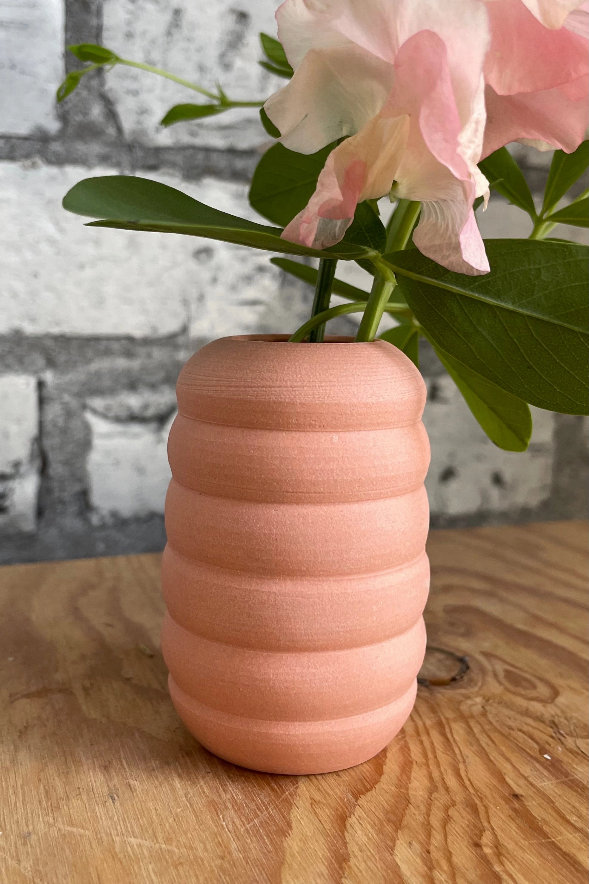 Petite pastel Ribbed Vase Peach
