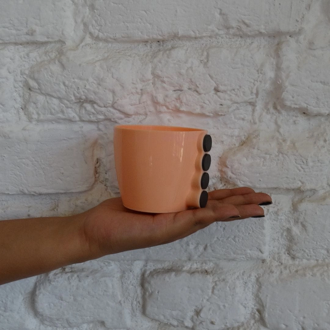 Plastic Magnetic Pot (Diameter 9 cm)