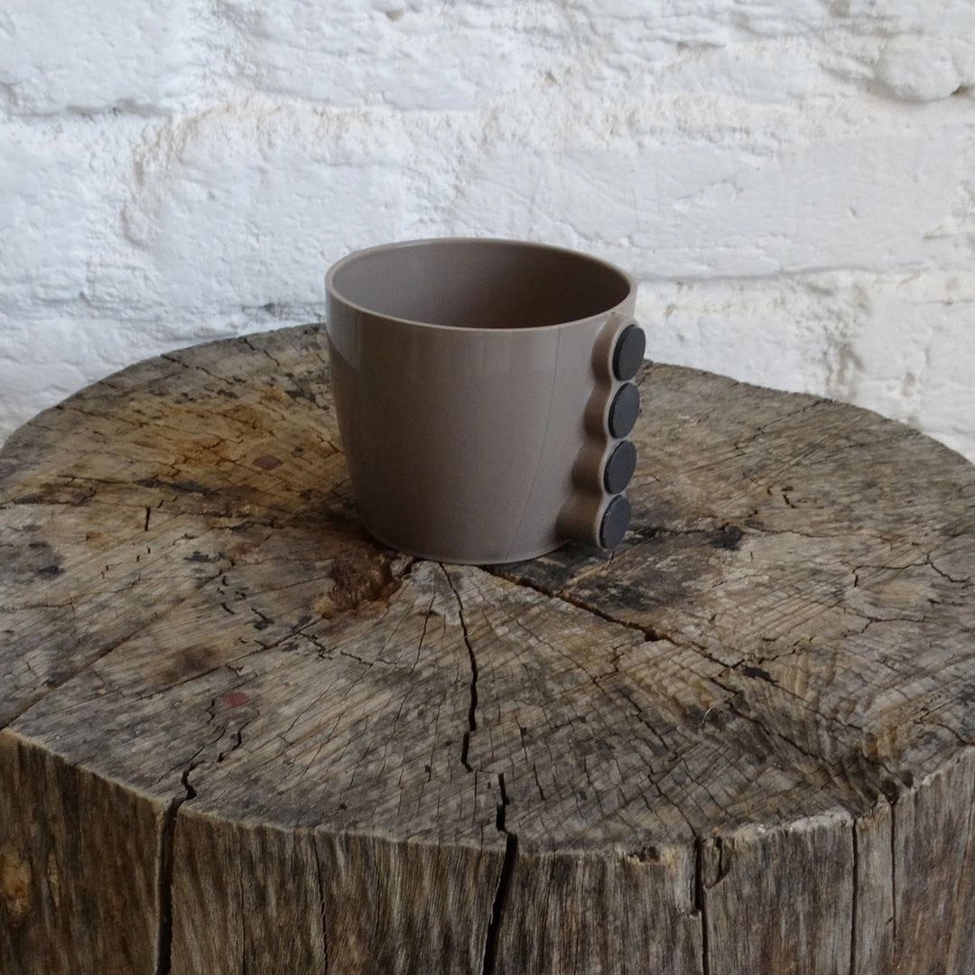 Plastic Magnetic Pot (Diameter 9 cm)
