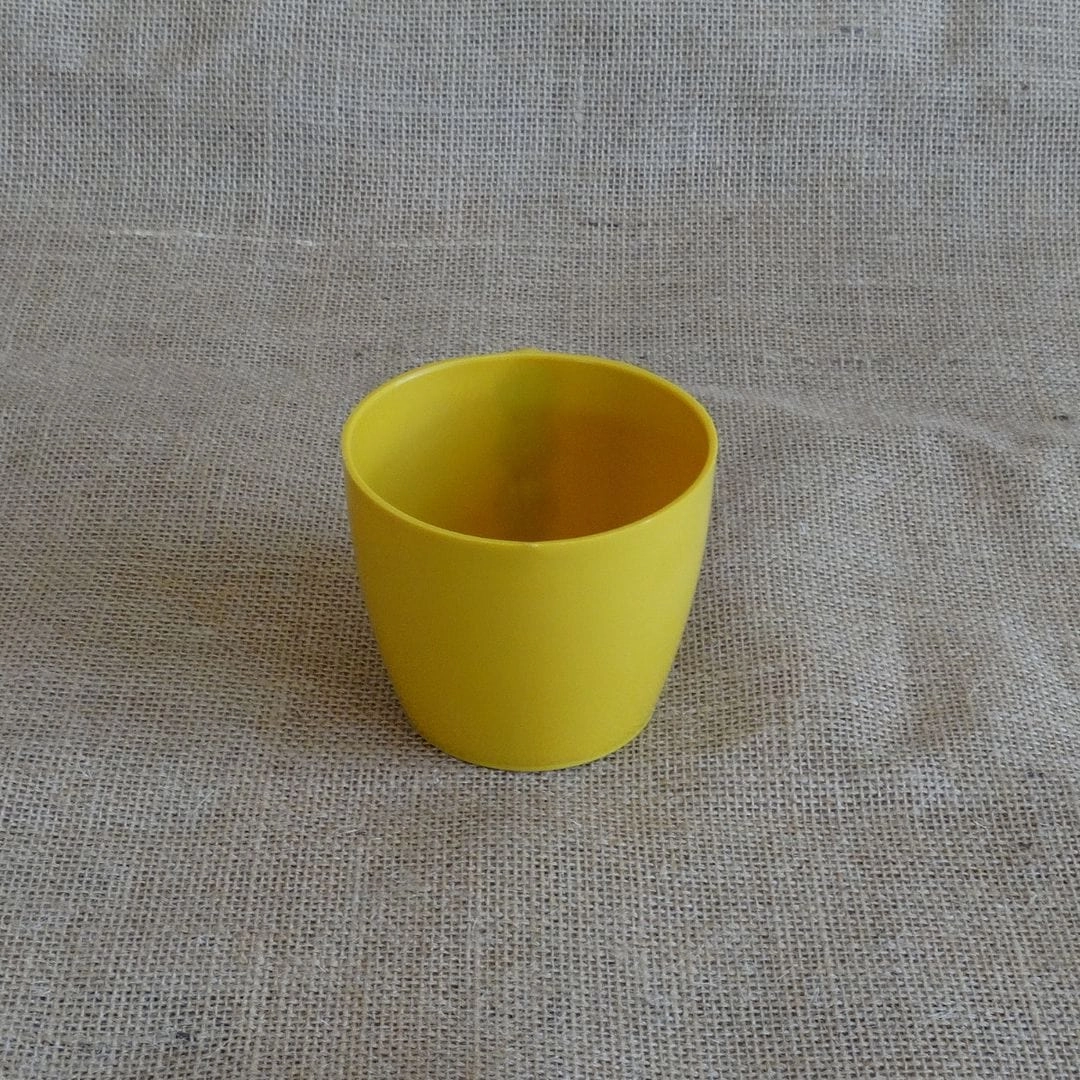 Plastic Magnetic Pot (Diameter 9 cm)