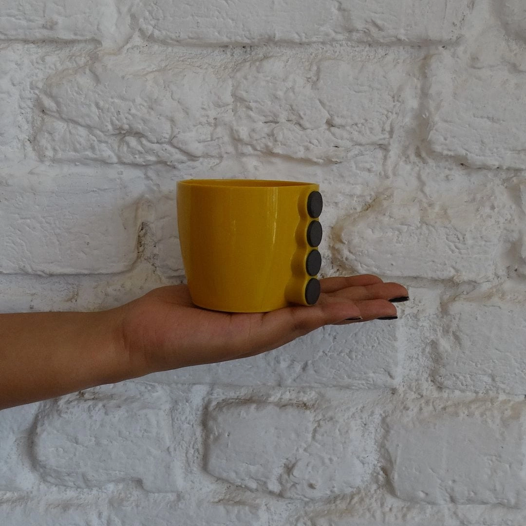 Plastic Magnetic Pot (Diameter 9 cm)