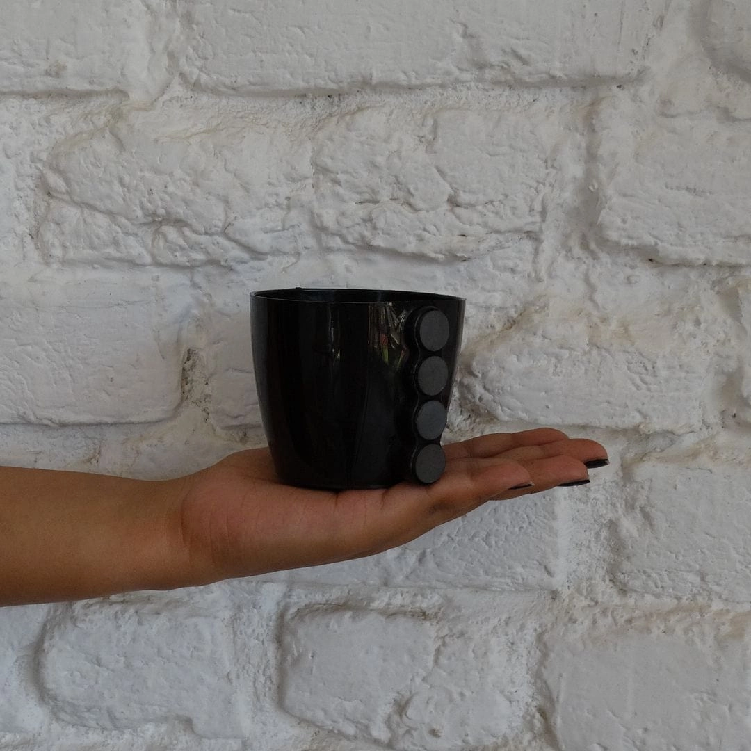 Plastic Magnetic Pot (Diameter 9 cm)