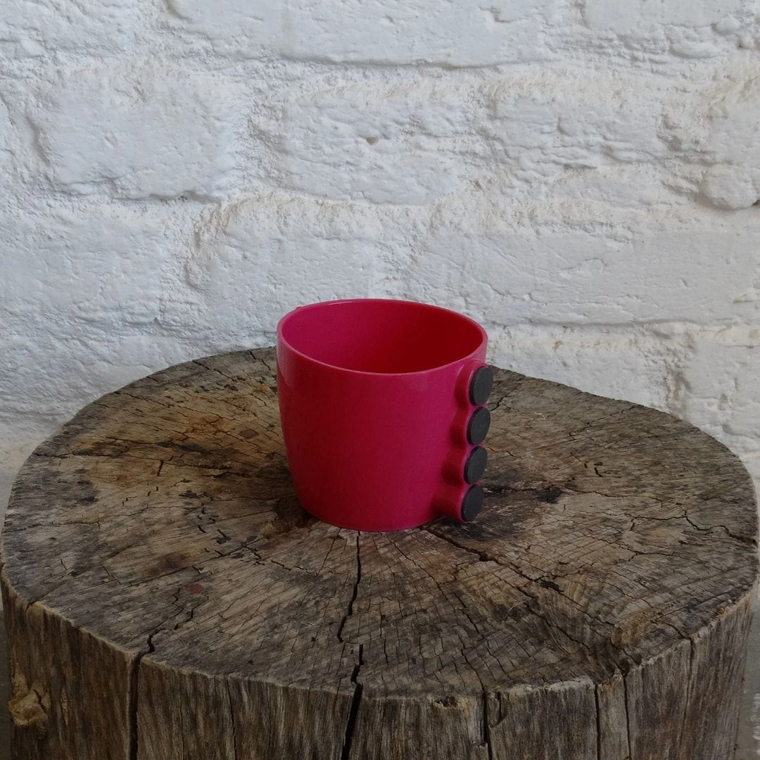 Plastic Magnetic Pot (Diameter 9 cm)