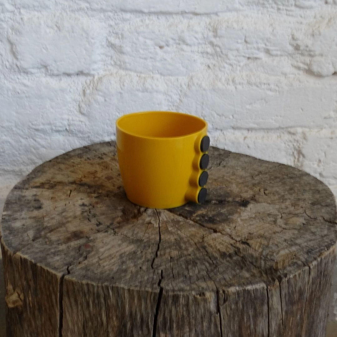Plastic Magnetic Pot (Diameter 9 cm)