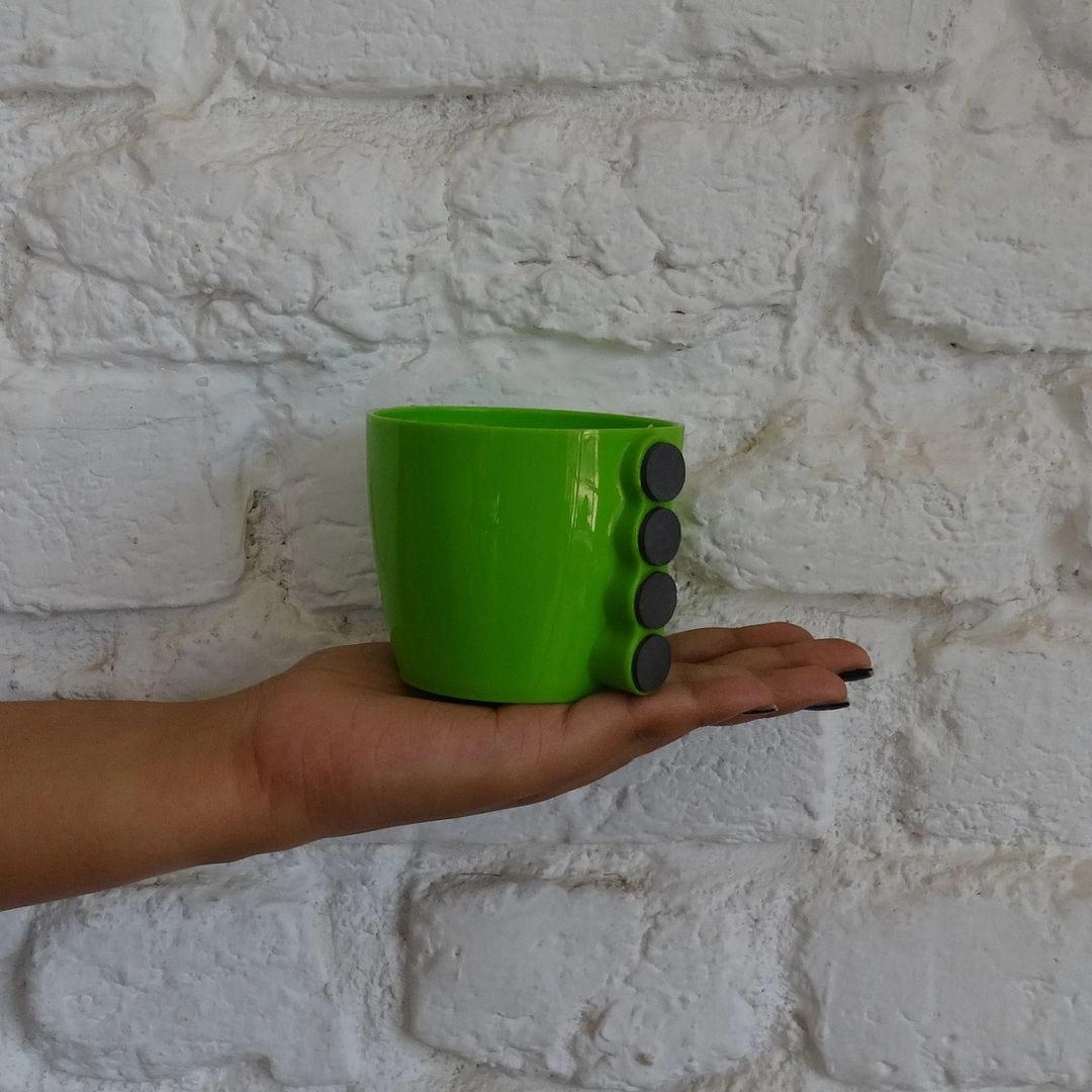 Plastic Magnetic Pot (Diameter 9 cm)