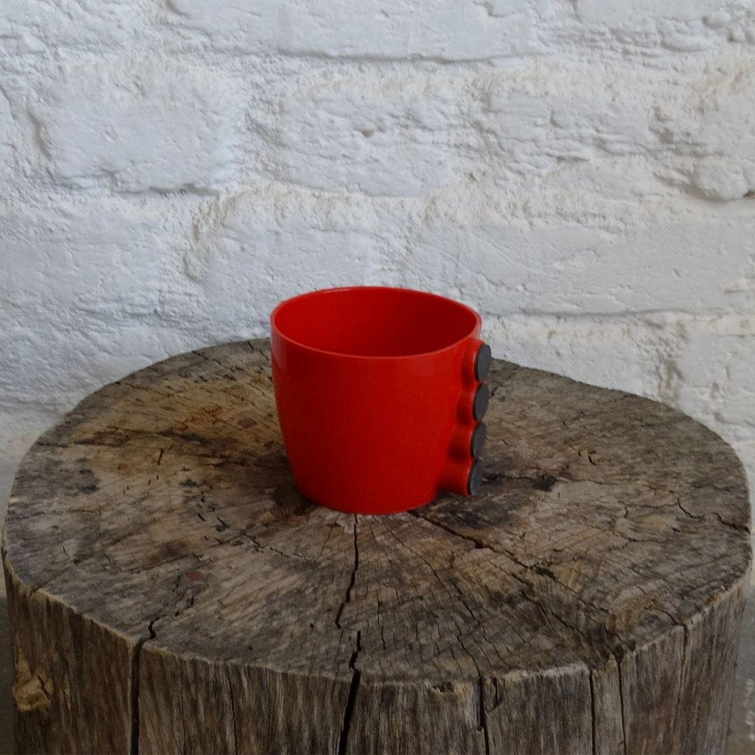 Plastic Magnetic Pot (Diameter 9 cm)