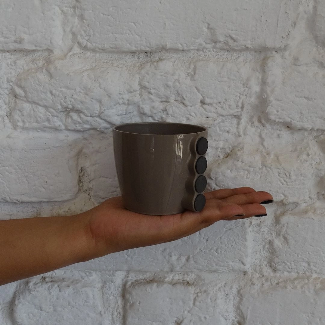Plastic Magnetic Pot (Diameter 9 cm)