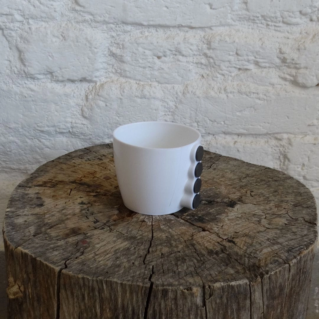 Plastic Magnetic Pot (Diameter 9 cm)