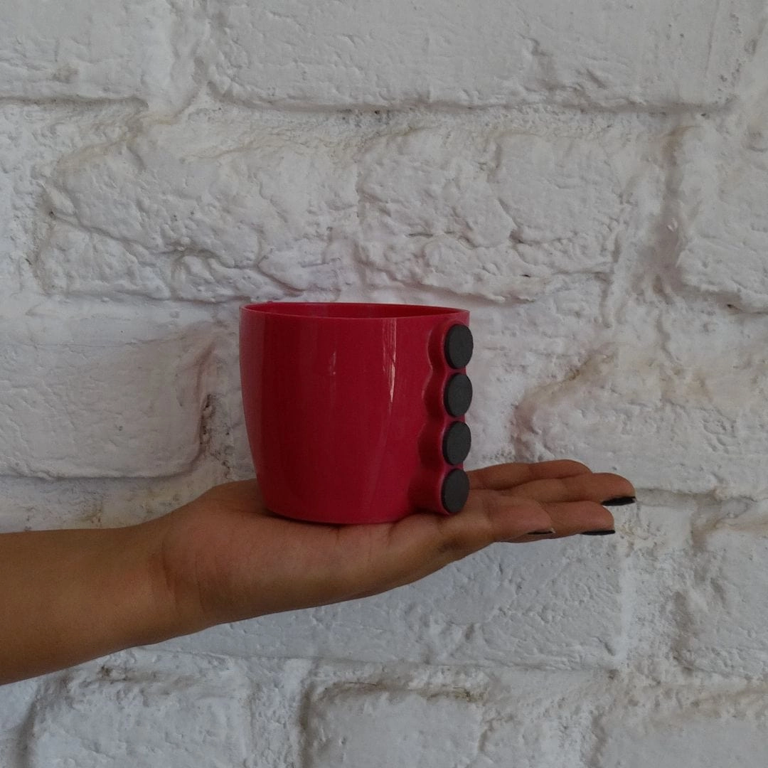 Plastic Magnetic Pot (Diameter 9 cm)
