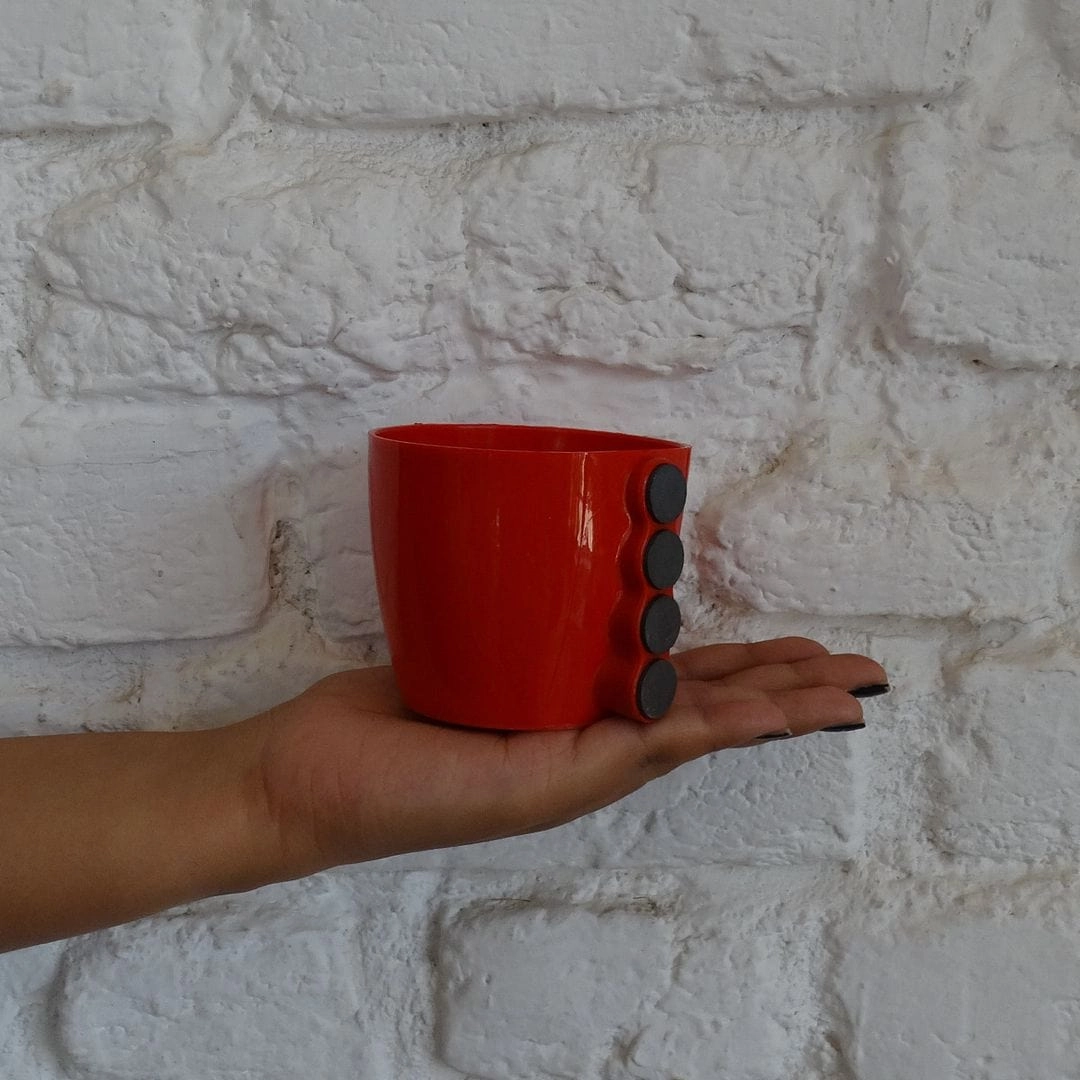 Plastic Magnetic Pot (Diameter 9 cm)