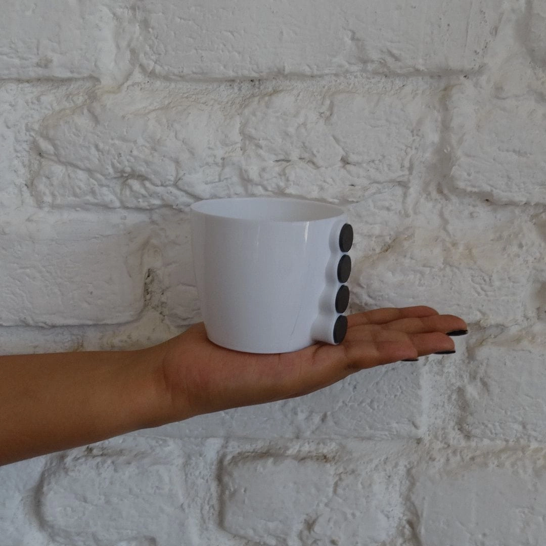 Plastic Magnetic Pot (Diameter 9 cm)