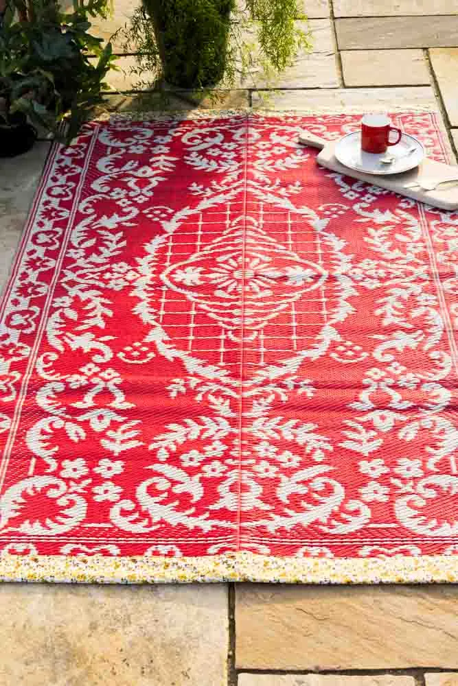 Recycled Plastic Reversible Red Floral Garden Rug