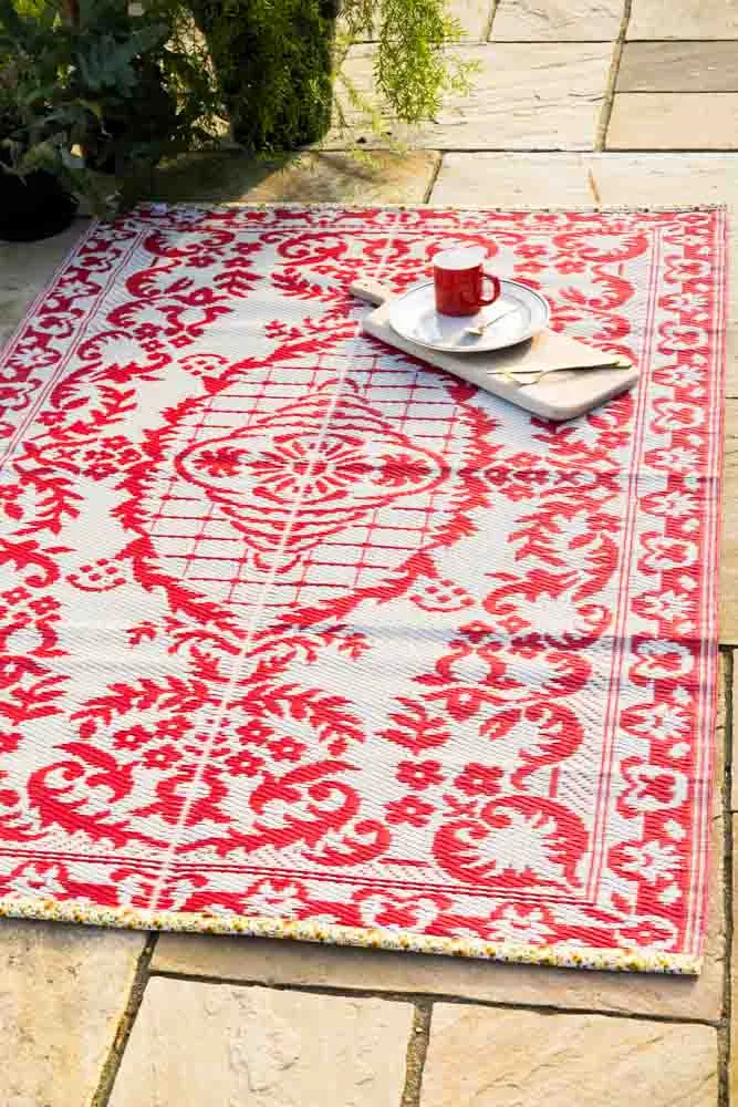 Recycled Plastic Reversible Red Floral Garden Rug