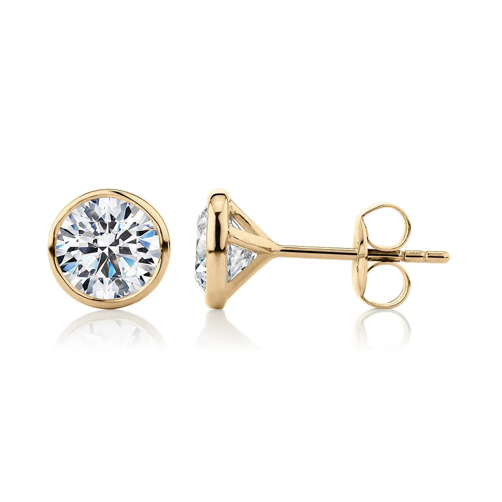 Round Brilliant stud earrings with 2 carats* of diamond simulants in 10 carat yellow gold