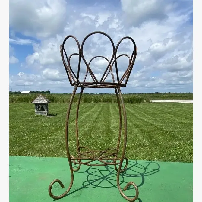 Small Daisey Planter Stand