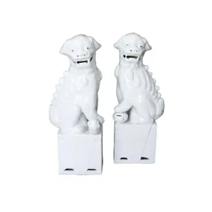 Small White Porcelain Sitting Foo Dog Pair dried flowers  
