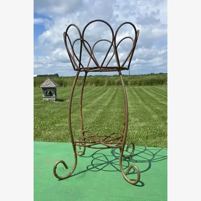 Small Daisey Planter Stand