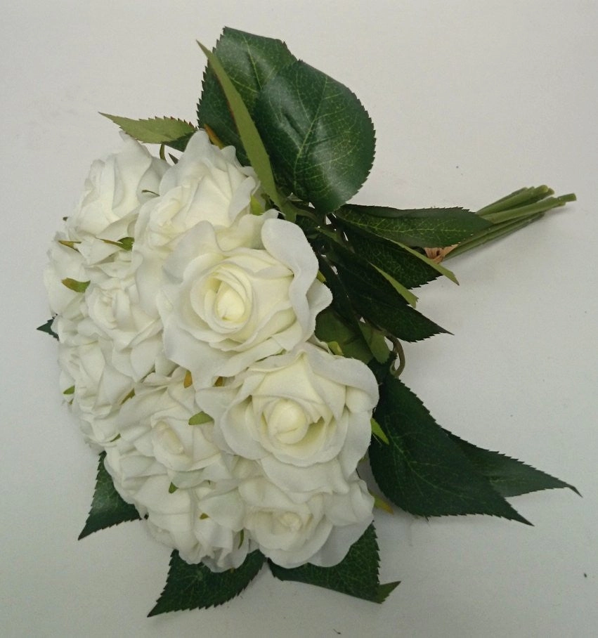SP0143 Ready-To-Go Rose Bouquet 25cm 3 Colours