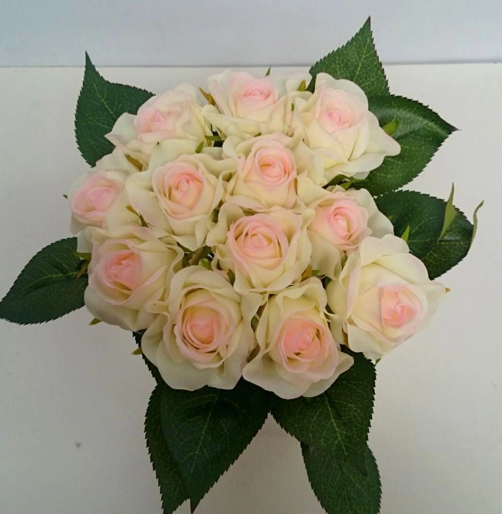 SP0143 Ready-To-Go Rose Bouquet 25cm 3 Colours