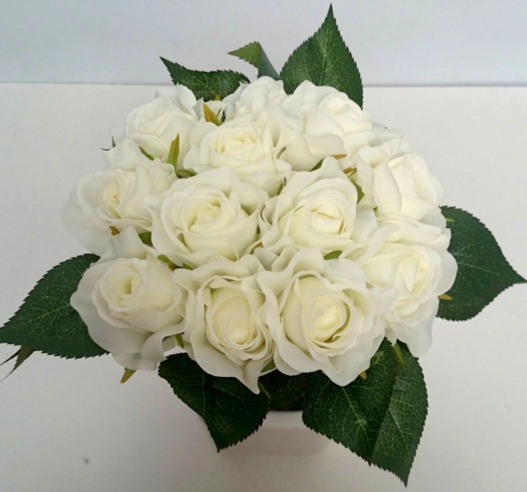 SP0143 Ready-To-Go Rose Bouquet 25cm 3 Colours