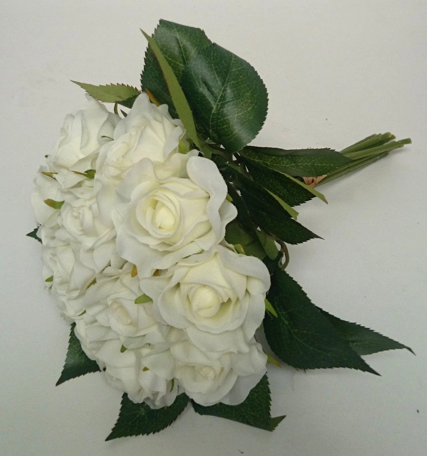 SP0143 Ready-To-Go Rose Bouquet 25cm 3 Colours