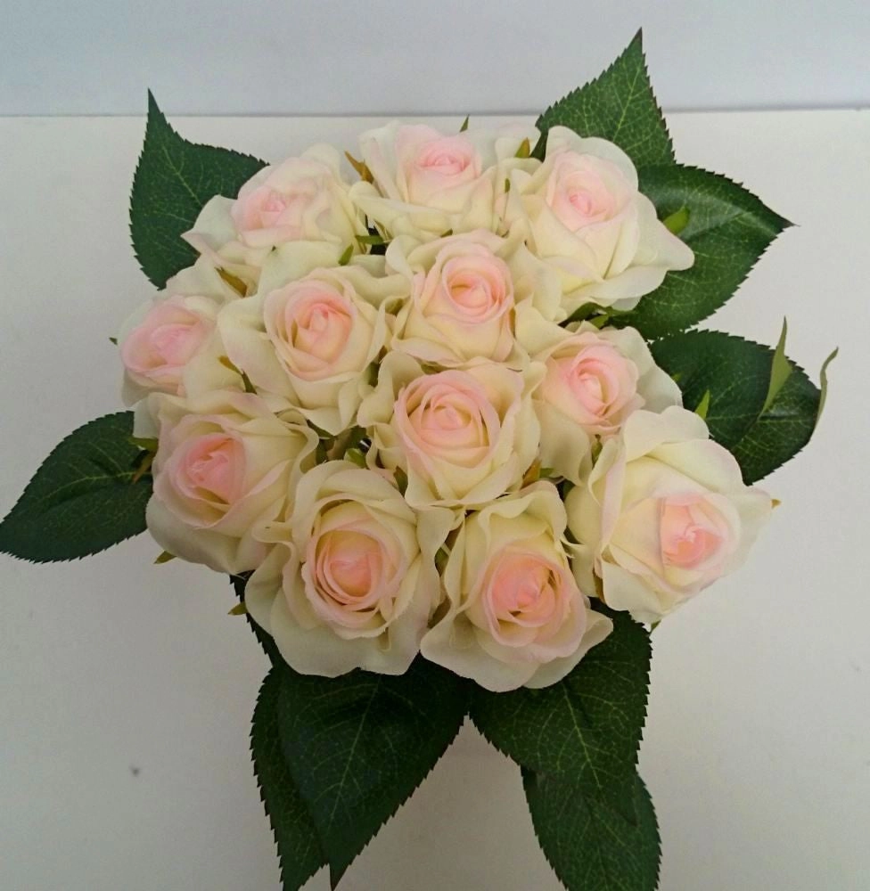 SP0143 Ready-To-Go Rose Bouquet 25cm 3 Colours