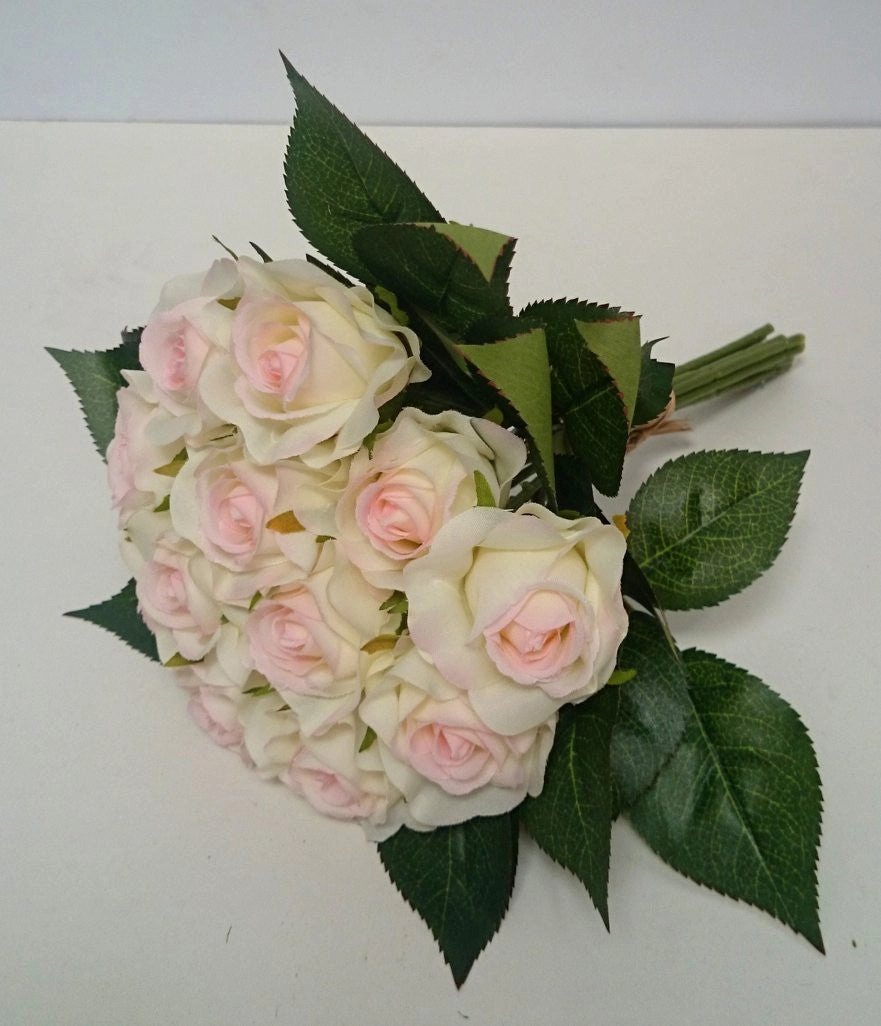 SP0143 Ready-To-Go Rose Bouquet 25cm 3 Colours