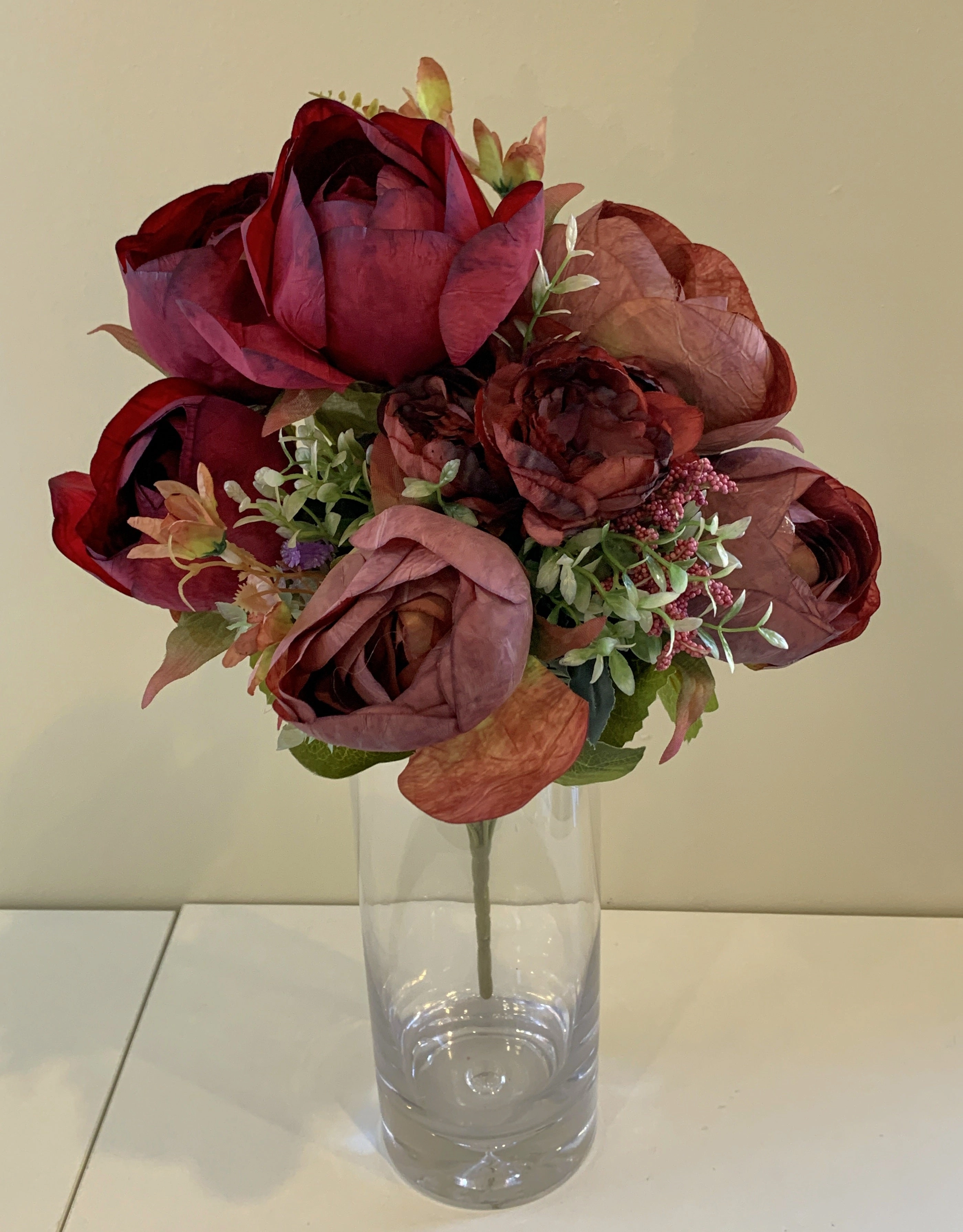 SP0315 Ranunculus / Rose Bunch 52cm Burgundy