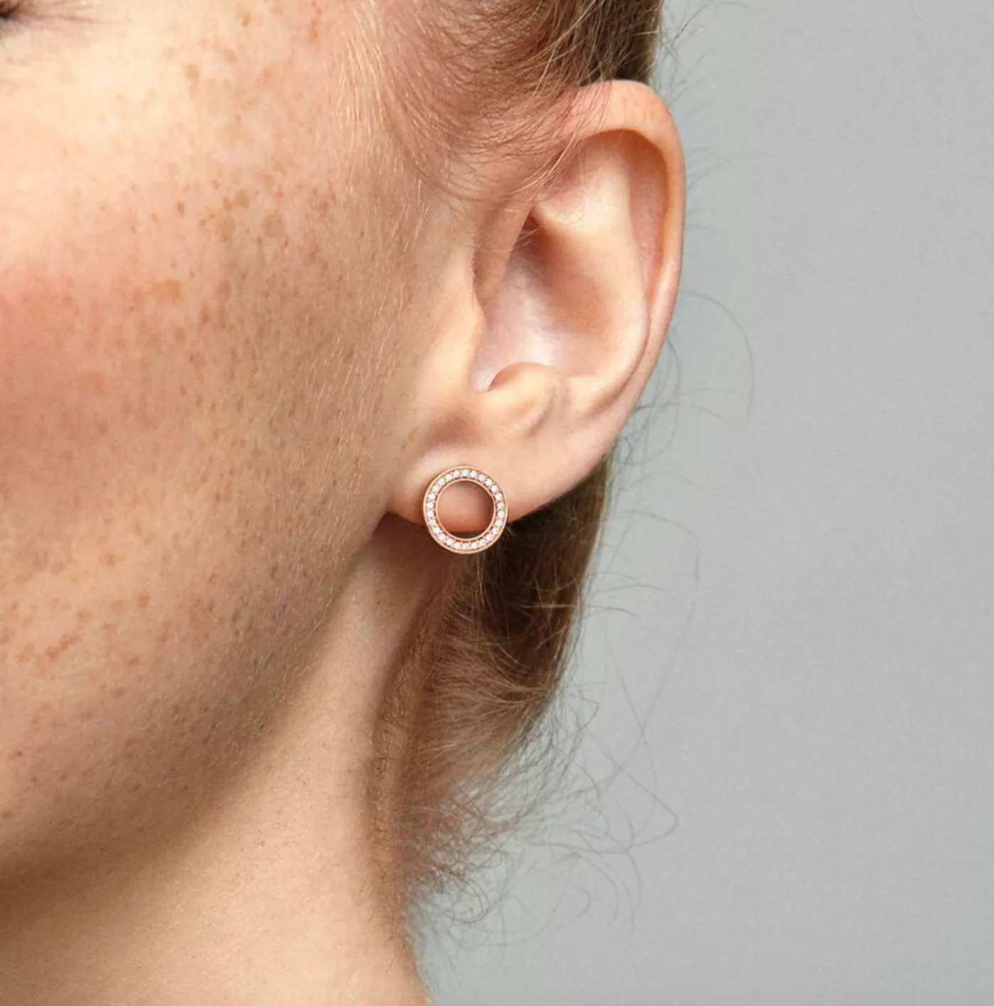 Sparkling Circle Stud Earrings