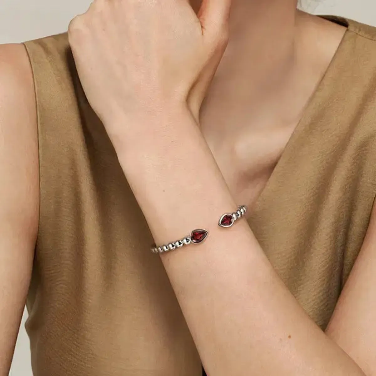 SS 3.43ctw Garnet Beaded Bangle Bracelet