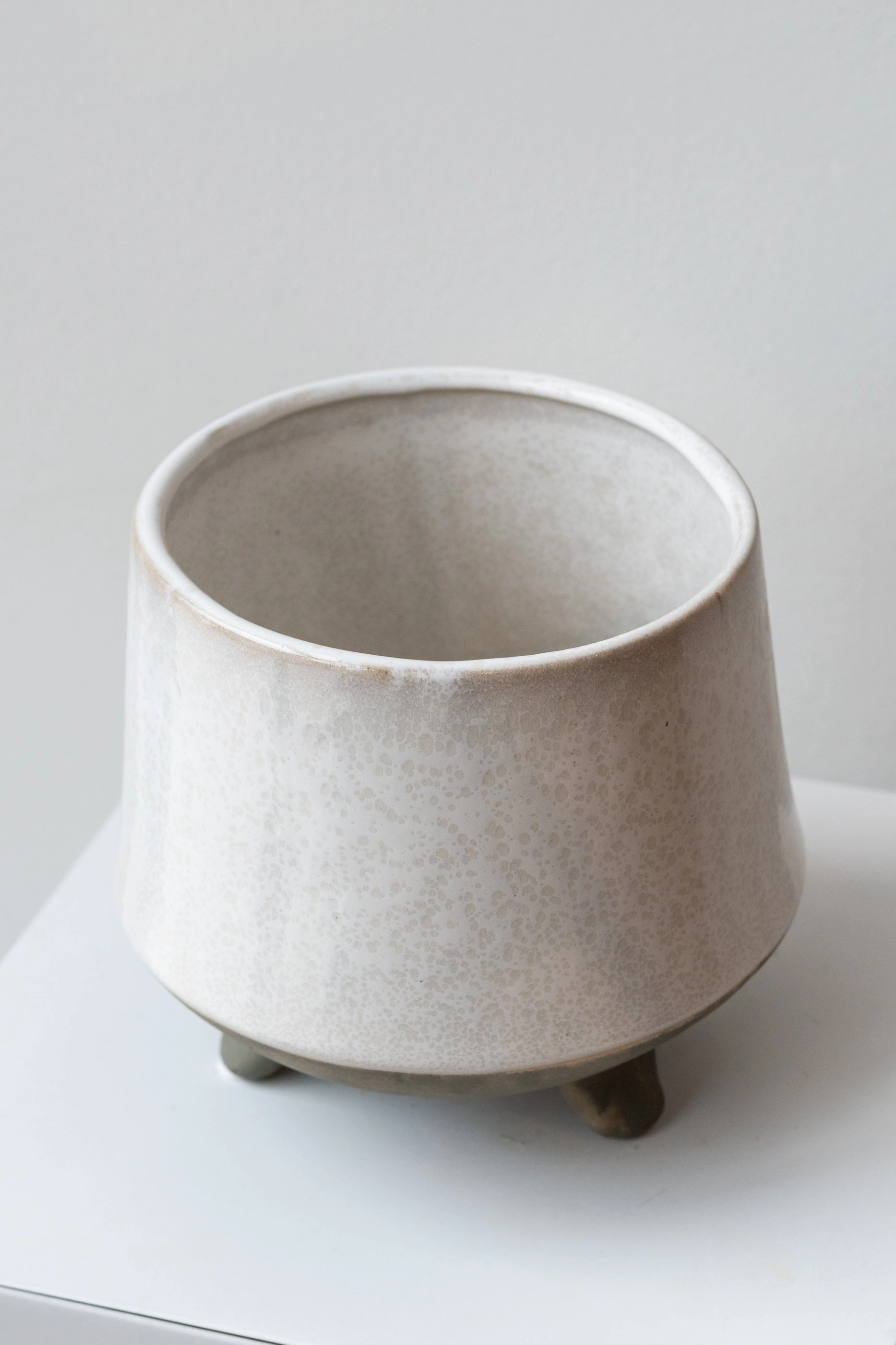 Stoneware 6 1/2"dia Flower Pot w/ Feet