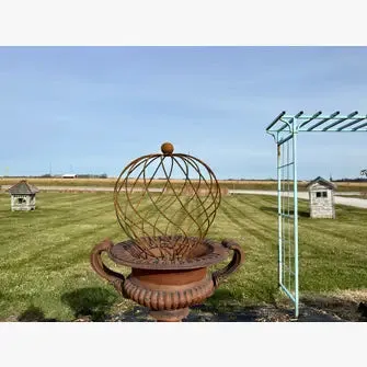 Super Spin Topiary with Tin Ball on Top with 4 Stakes Welded