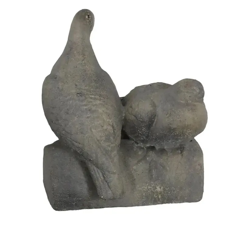 Terrasse Pigeons Statue