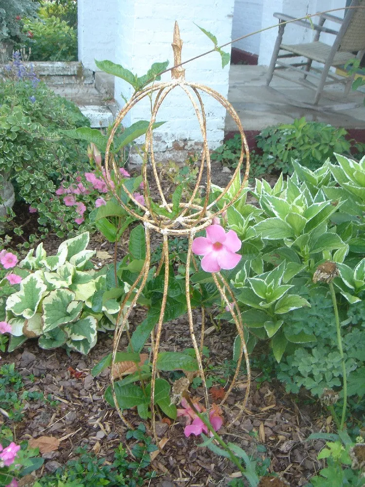 TOPIARY W/ BALL TOP W/FINIAL
