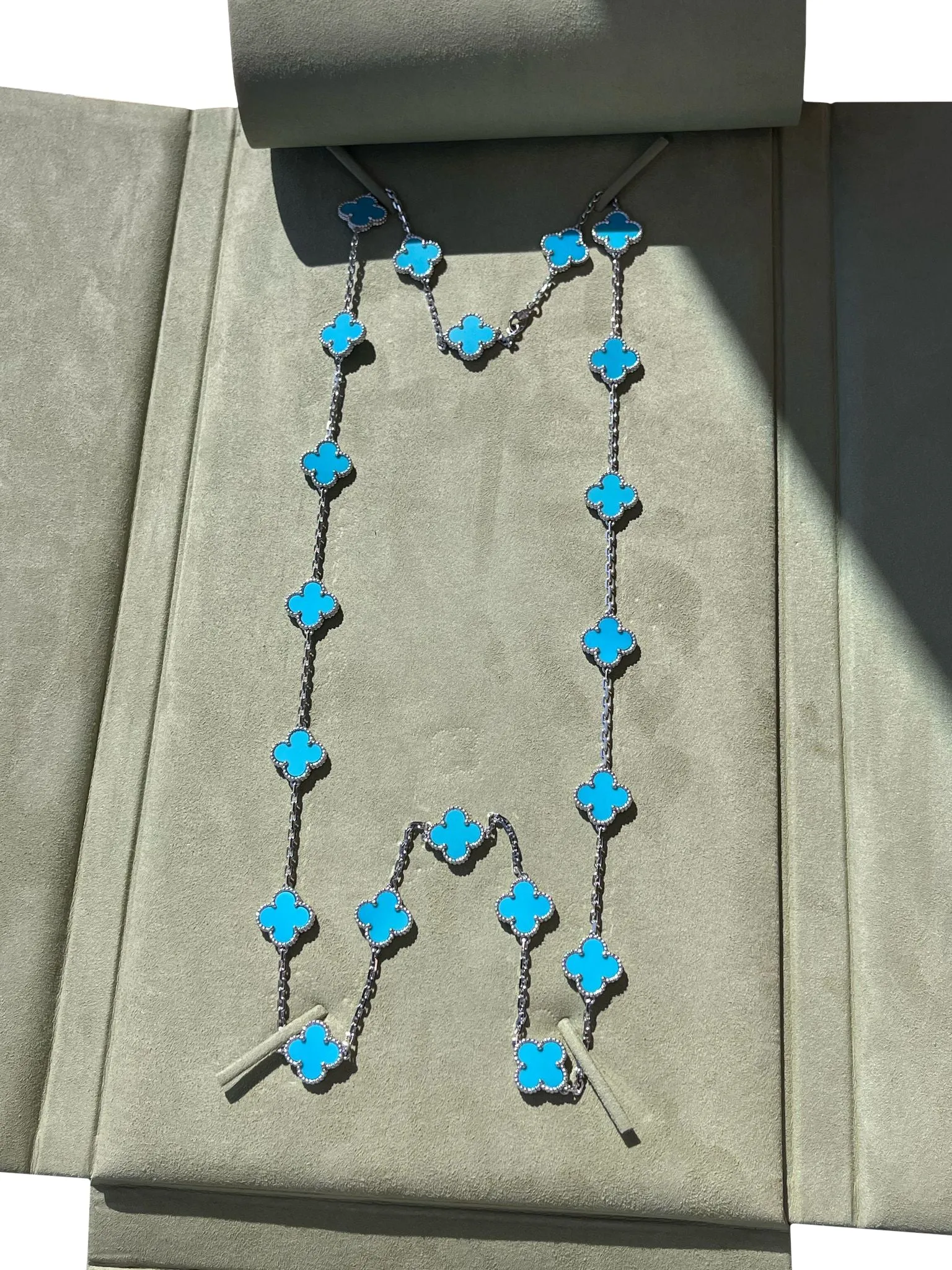 Van Cleef & Arpels 20 Motif Turquoise Vintage Alhambra Necklace 18k White Gold
